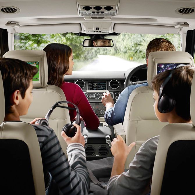 Land Rover Discovery Interior | Peter Vardy Aberdeen